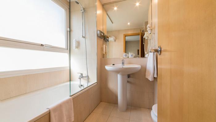 Hotel Infanta Mercedes | Madrid | BATHROOM