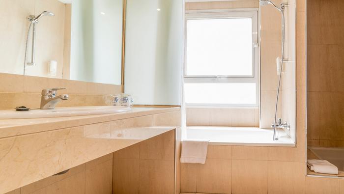Hotel Infanta Mercedes | Madrid | BATHROOM