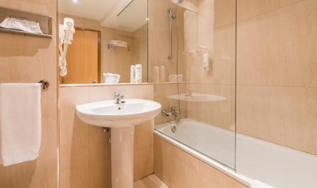 Hotel Infanta Mercedes | Madrid | BATHROOM