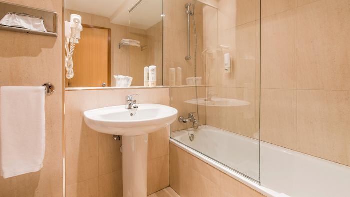 Hotel Infanta Mercedes | Madrid | BATHROOM