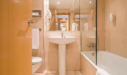 Hotel Infanta Mercedes | Madrid | BATHROOM