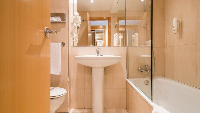 Hotel Infanta Mercedes | Madrid | BATHROOM
